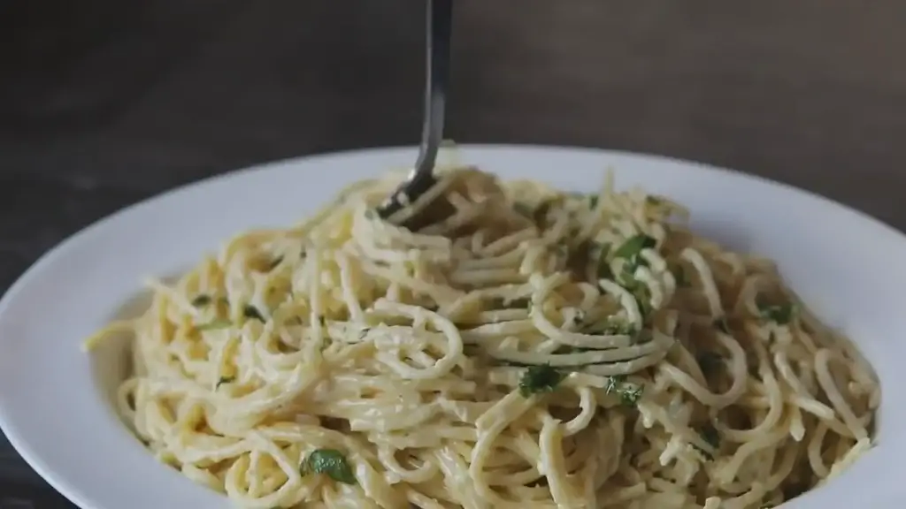 'Video thumbnail for Mexican Creamy Jalapeño Spaghetti Recipe _ Mexican Food by Laura'