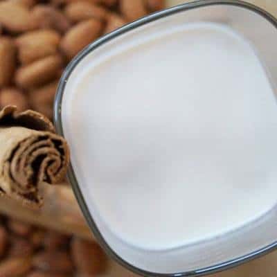 Leche de Almendras Casera sin Azúcar