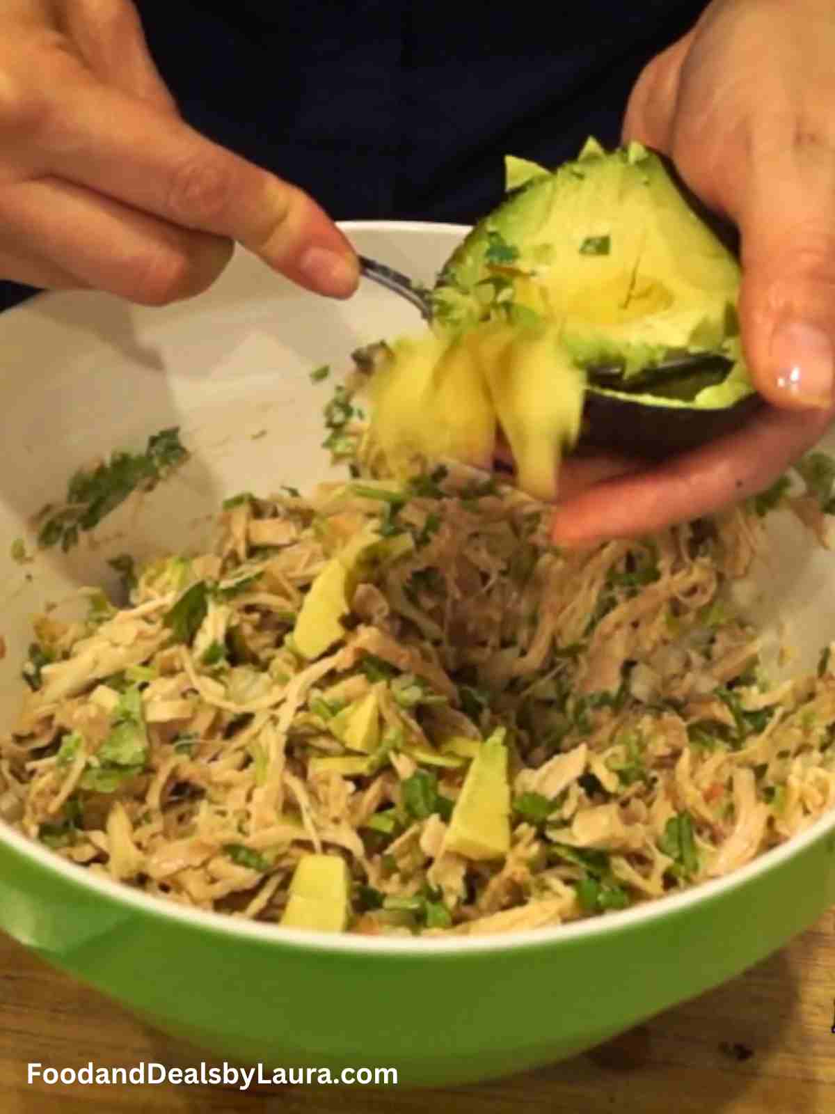 ensalada de pollo con aguacate
