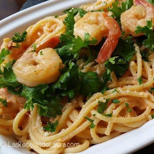 Espagueti en crema de Chipotle con Camarones