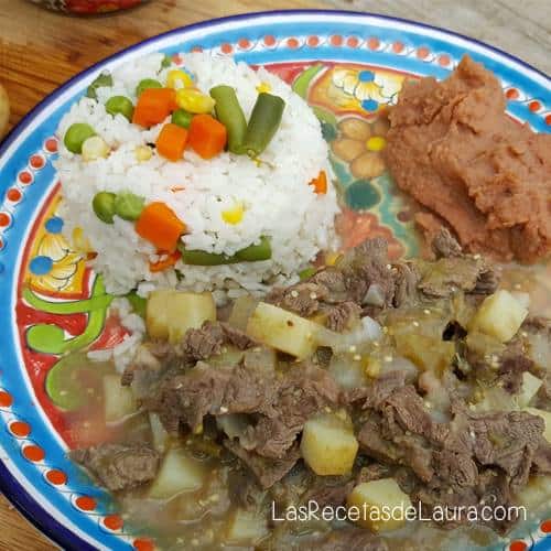 Guisado de carne con papas en salsa verde