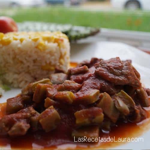 Guisado de Carne con Nopales en Chile Colorado
