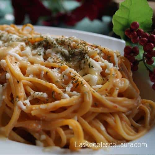 Espagueti con chipotle y queso