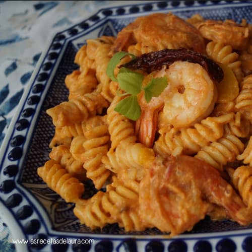 PASTA AL CHIPOTLE CON CAMARONES Y DURAZNO