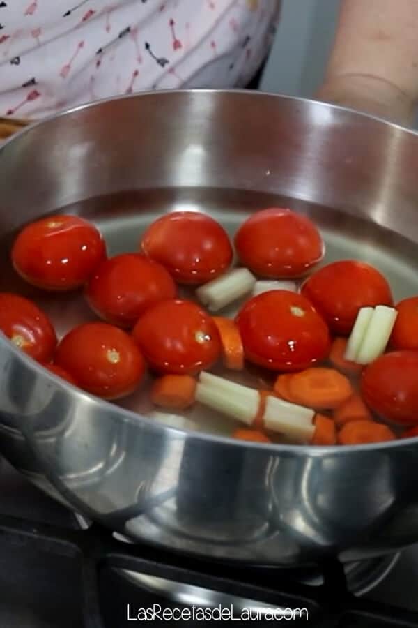 Puré de tomate casero saludable para pasta o pizza