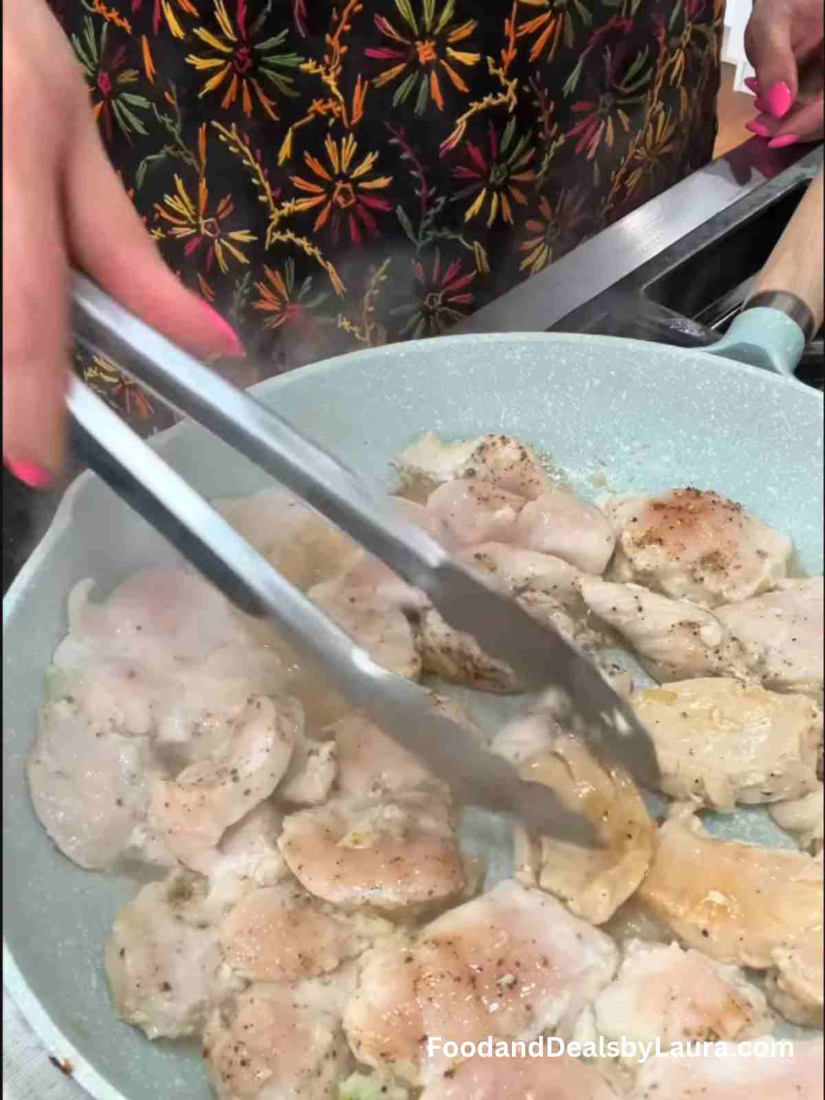 Cocer el pollo por ambos lados