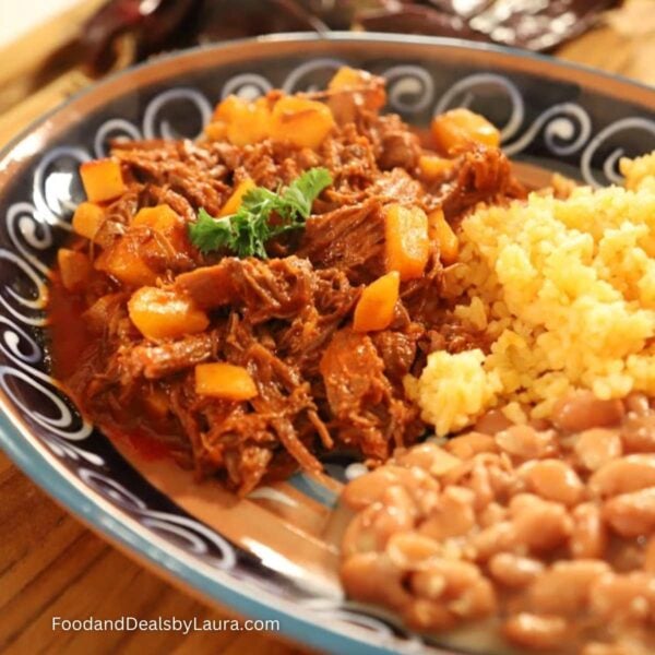 Carne deshebrada en chile colorado